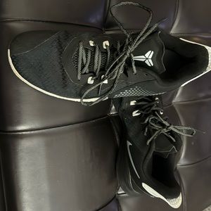 Nike Kobe Mamba Fury Black Smoke Grey
CK2087-001 Men's Size 11, EUC